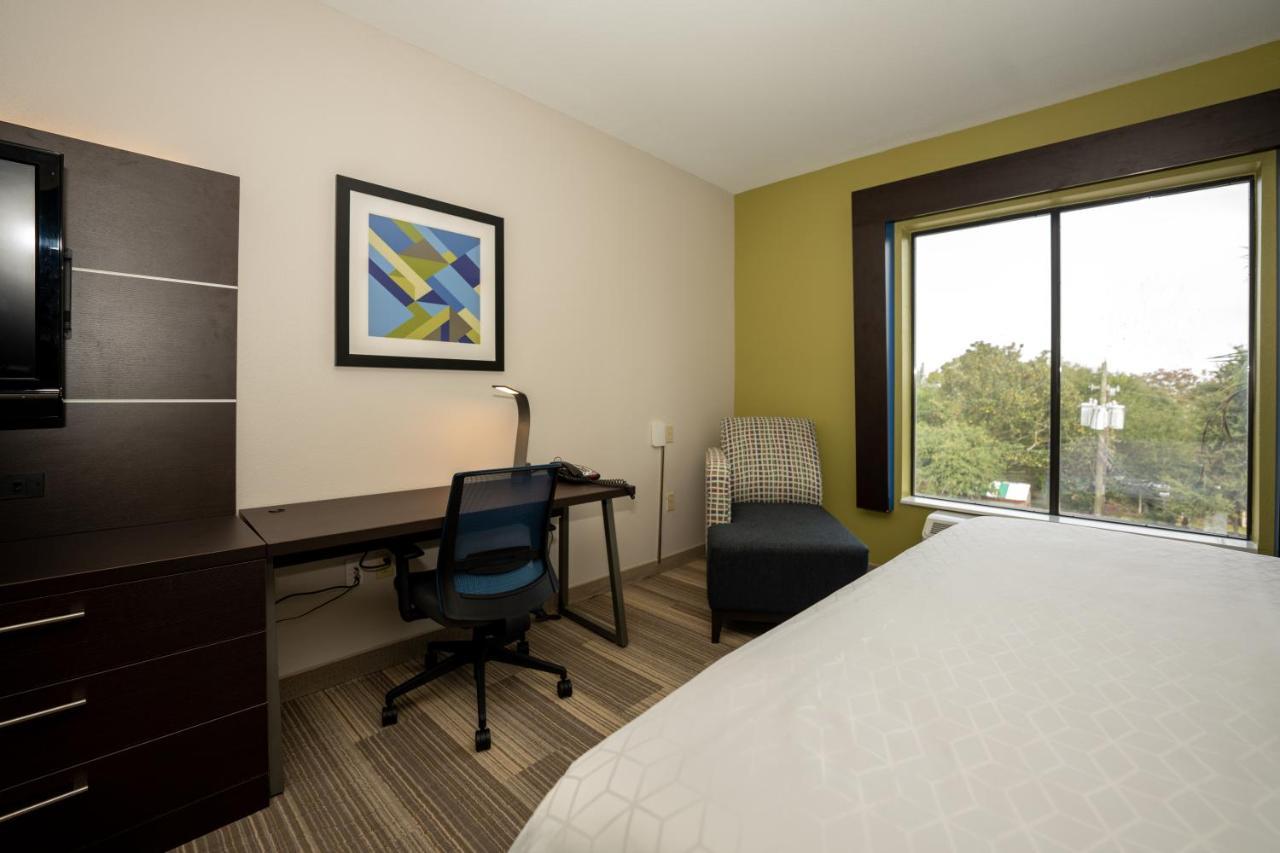 Hotel Express & By Ihg 3*